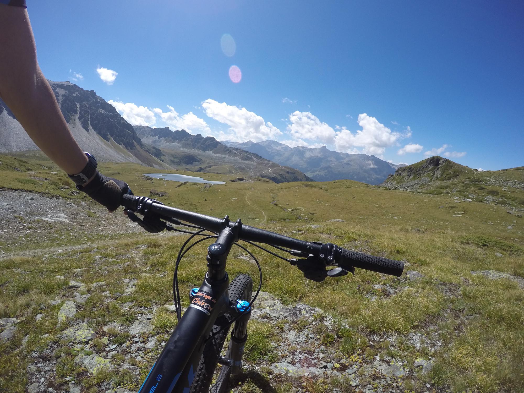 Descente sur l'Armina... avec un autre lac